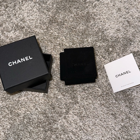 Chanel earrings - Picture 5 of 9